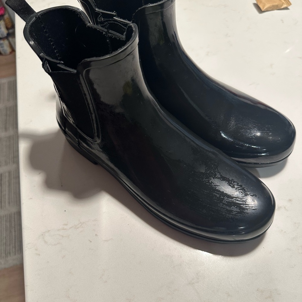 HUNTER Black Glossy Ankle Boots